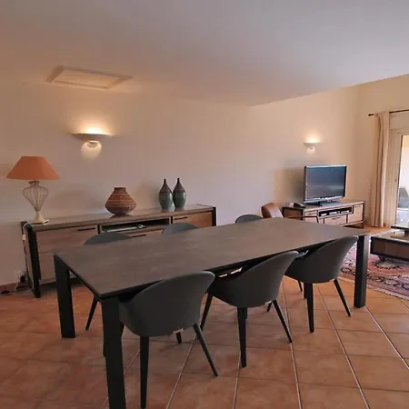 - 3 Bedroom Apartment, Air Conditioned, Outdoor Terrace, Swimming Pool Lejlighed